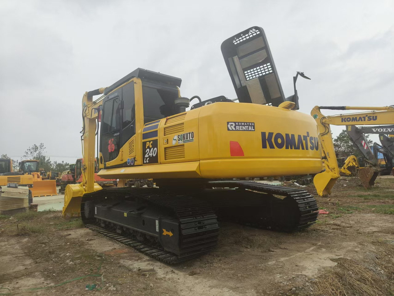 KOMATSU PC240LC-8 - Ekskavator perayap: gambar 4 KOMATSU PC240LC-8 - Ekskavator perayap: gambar 4