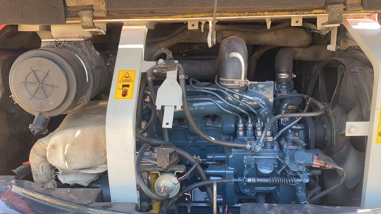 Ekskavator mini KUBOTA KX155: gambar 6