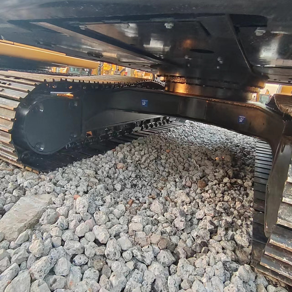 Ekskavator perayap VOLVO EC140: gambar 15