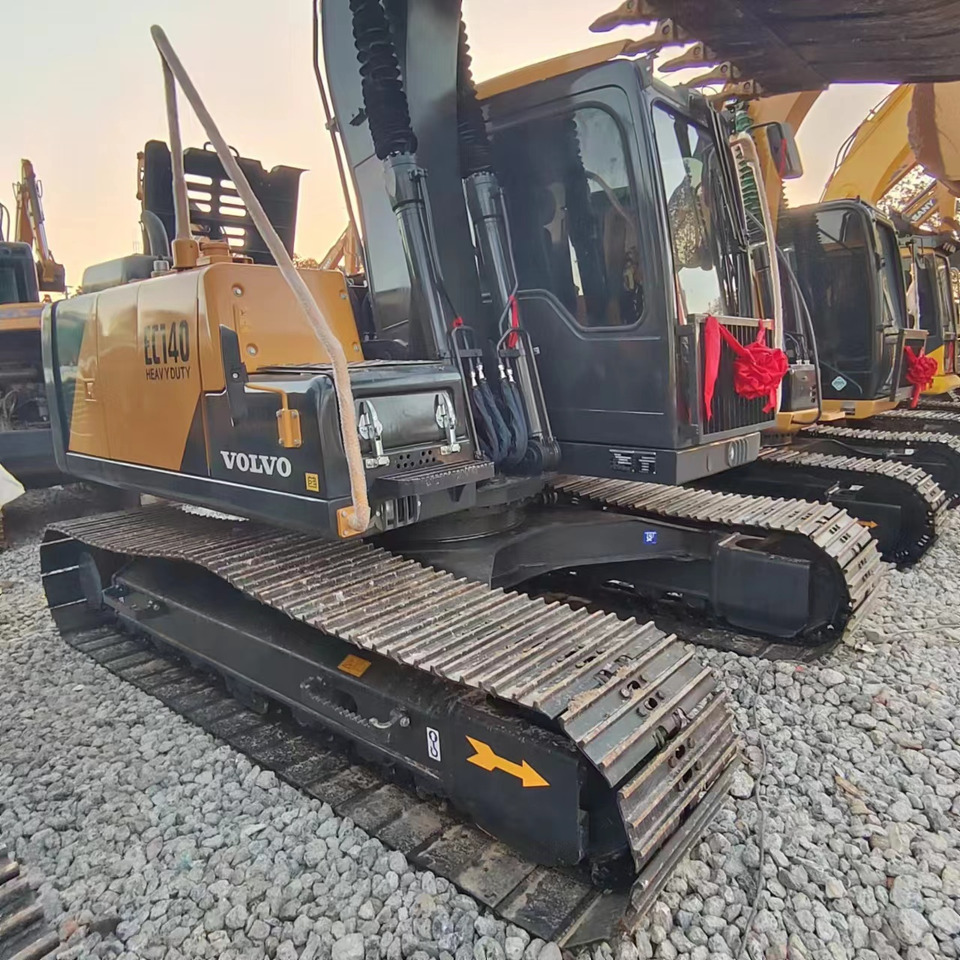 Ekskavator perayap VOLVO EC140: gambar 18