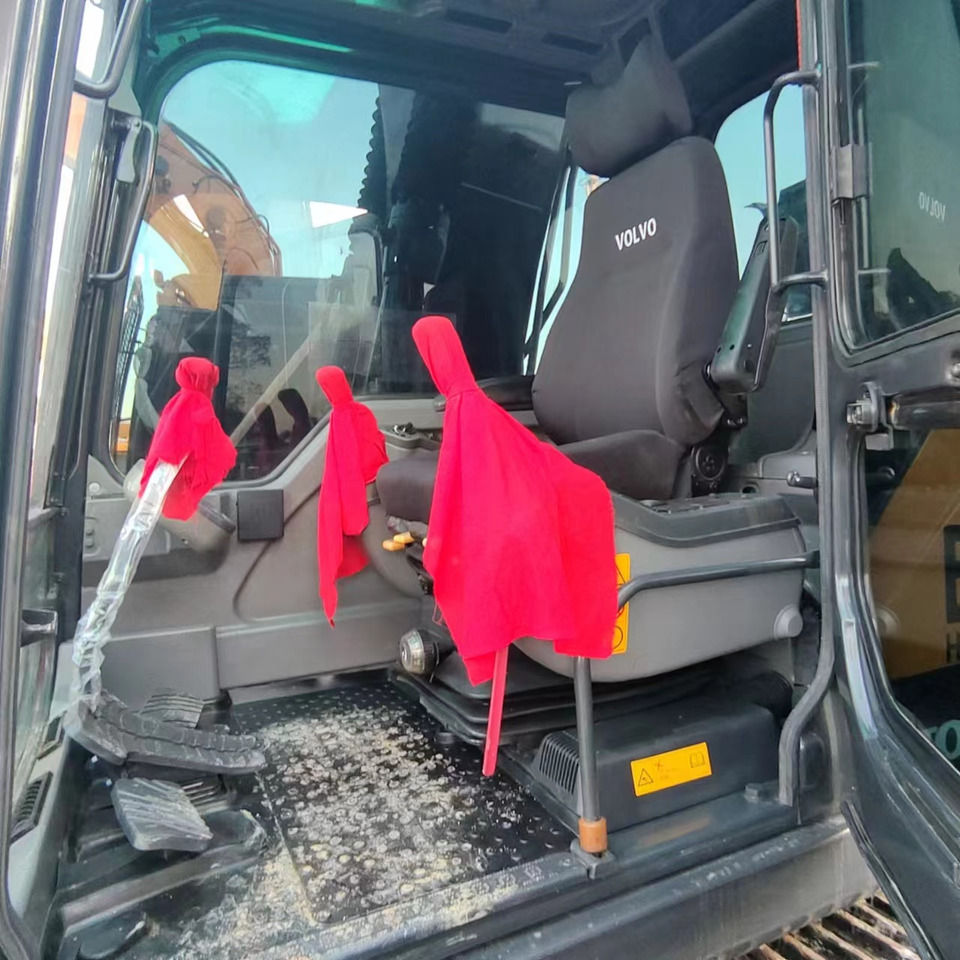Ekskavator perayap VOLVO EC140: gambar 6