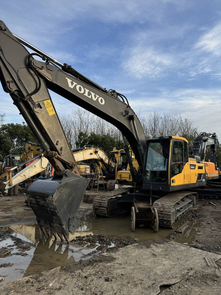 VOLVO EC220D - Ekskavator perayap: gambar 3 VOLVO EC220D - Ekskavator perayap: gambar 3