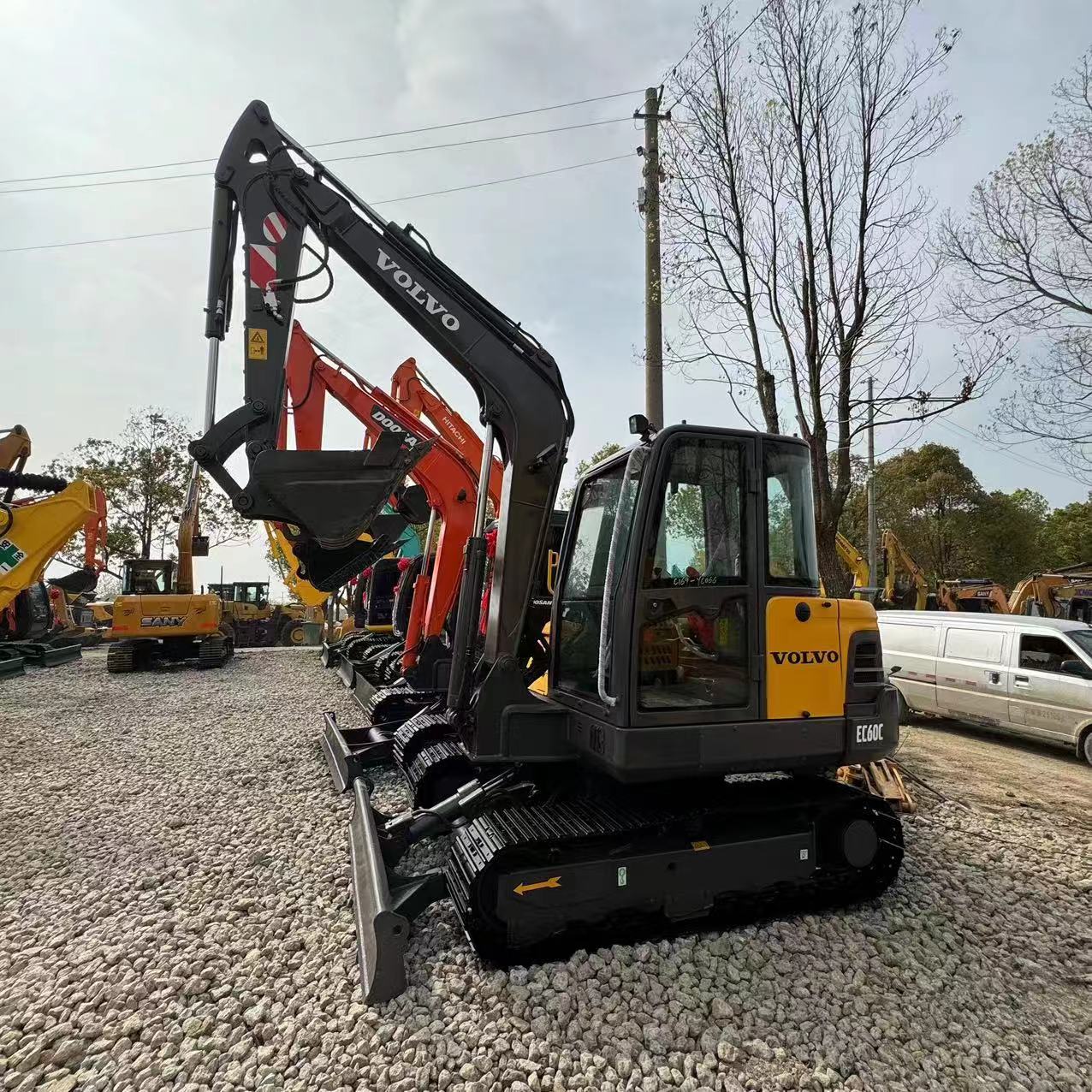 VOLVO EC60 - Ekskavator mini: gambar 4 VOLVO EC60 - Ekskavator mini: gambar 4