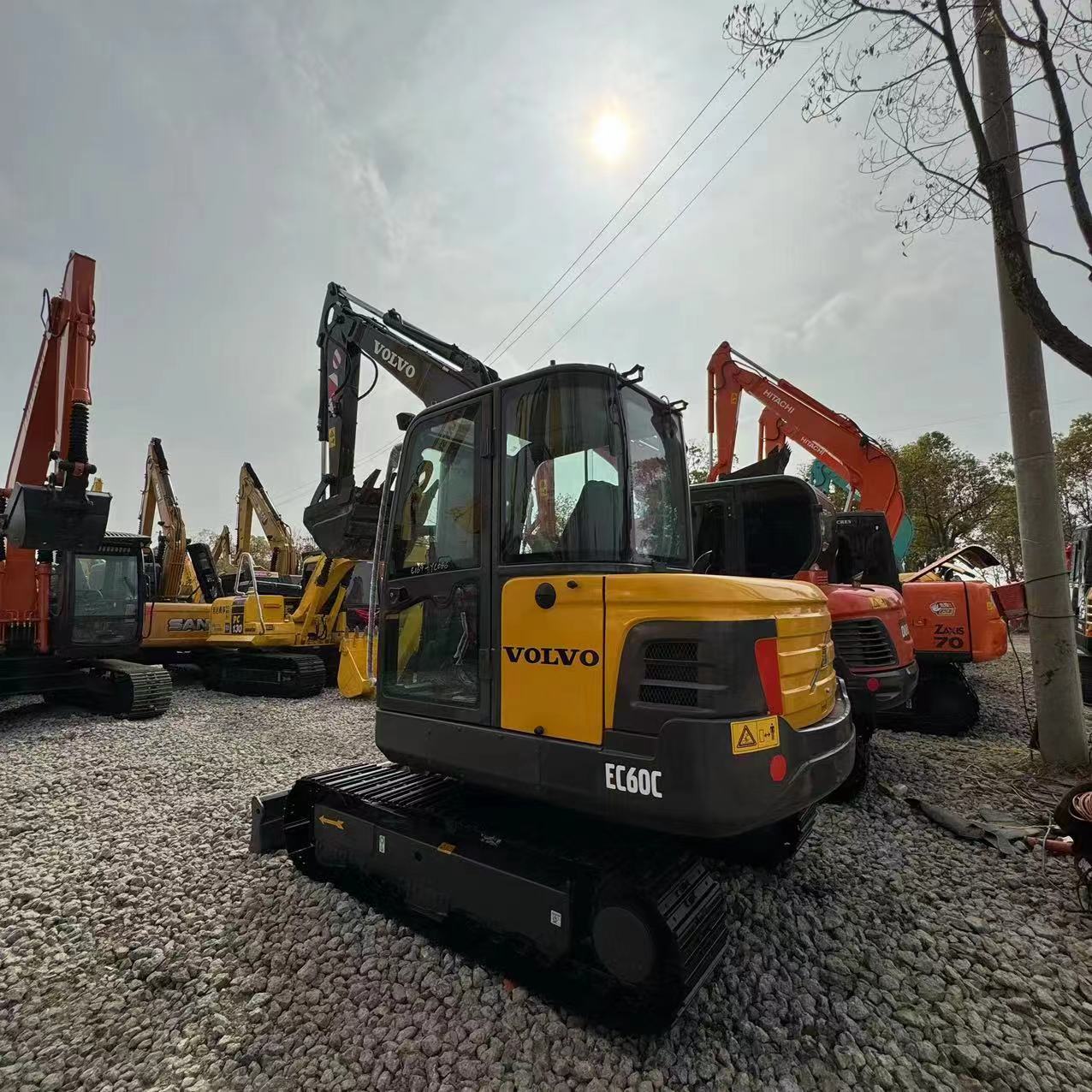 VOLVO EC60 - Ekskavator mini: gambar 3 VOLVO EC60 - Ekskavator mini: gambar 3