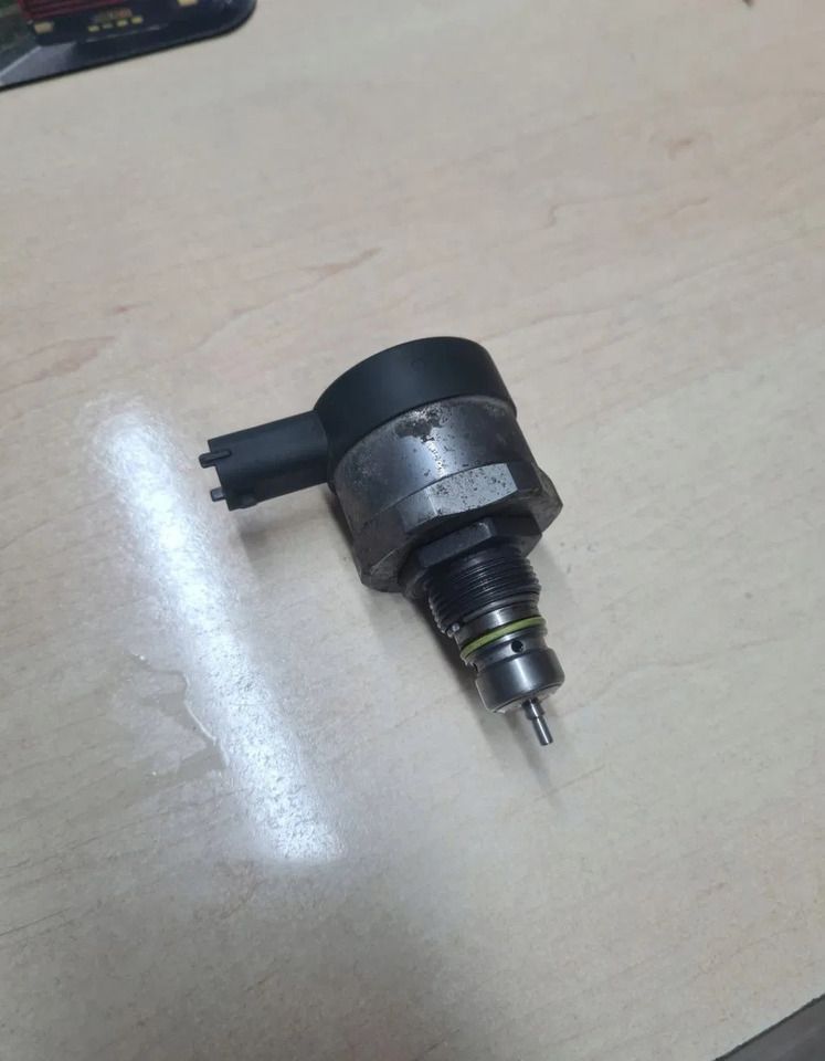 BOSCH ZAWÓR REGULATOR CIŚNIENIA LISTWY PALIWA FORD F-MAX 500 GC46 9H321 BA - Katup untuk Truk: gambar 1 BOSCH ZAWÓR REGULATOR CIŚNIENIA LISTWY PALIWA FORD F-MAX 500 GC46 9H321 BA - Katup untuk Truk: gambar 1