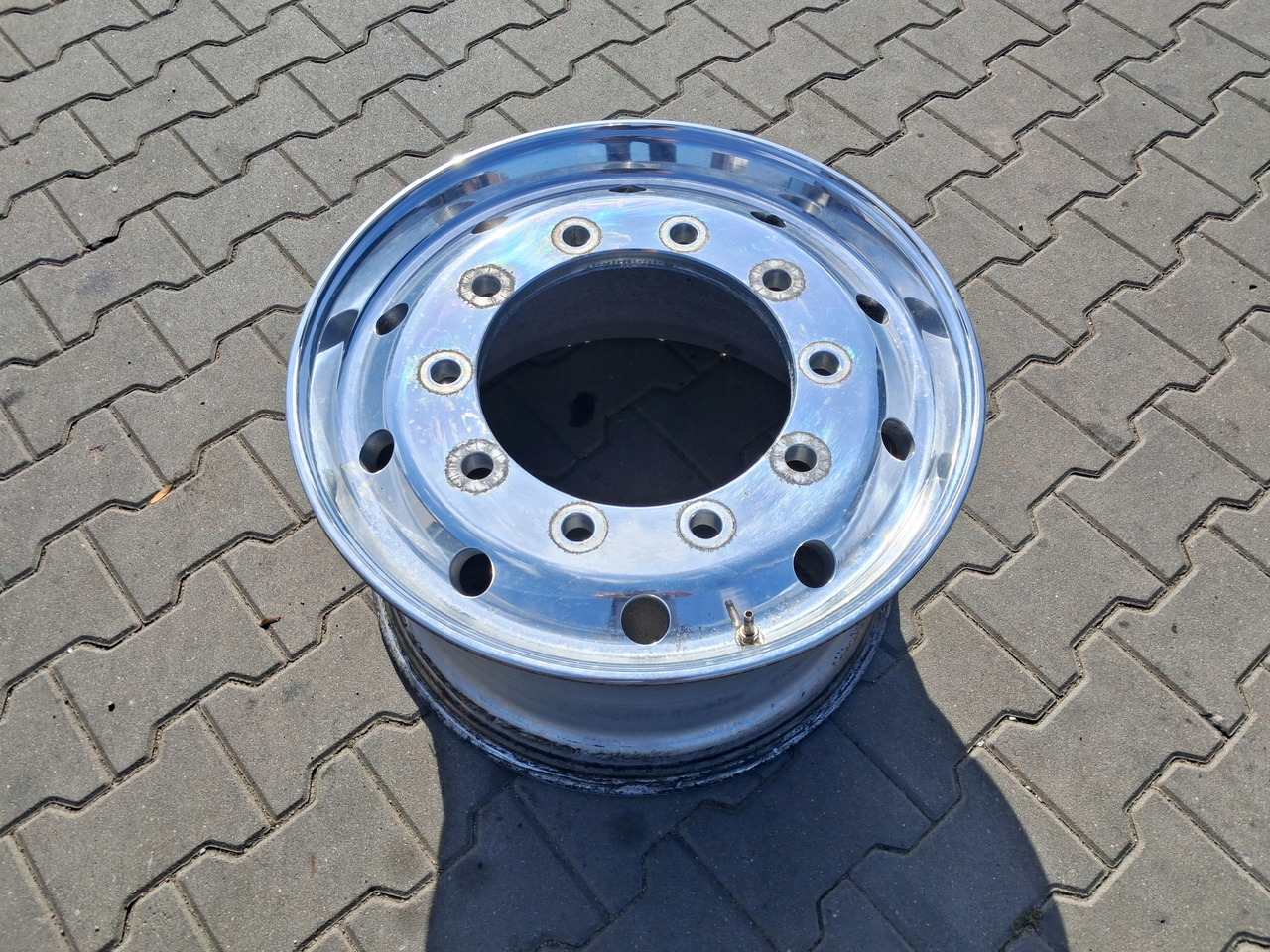 FELGA ALUMINIOWA ALCOA PRZÓD SZEROKA POLEROWANA 22,5 X 11,75 ET 120 TIR - Pelek untuk Truk: gambar 1 FELGA ALUMINIOWA ALCOA PRZÓD SZEROKA POLEROWANA 22,5 X 11,75 ET 120 TIR - Pelek untuk Truk: gambar 1