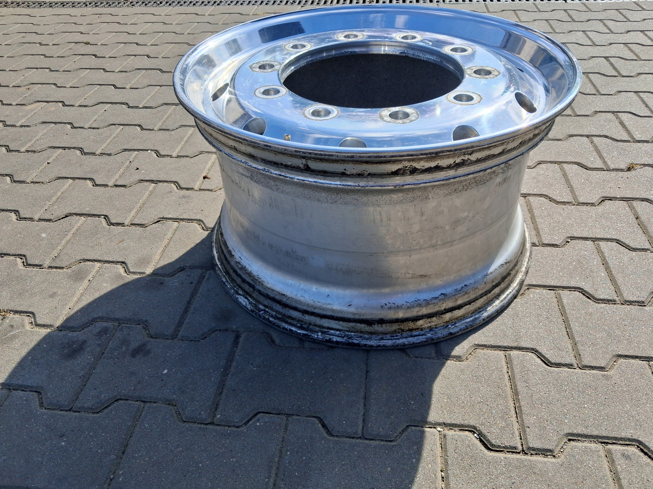 FELGA ALUMINIOWA ALCOA PRZÓD SZEROKA POLEROWANA 22,5 X 11,75 ET 120 TIR - Pelek untuk Truk: gambar 3 FELGA ALUMINIOWA ALCOA PRZÓD SZEROKA POLEROWANA 22,5 X 11,75 ET 120 TIR - Pelek untuk Truk: gambar 3