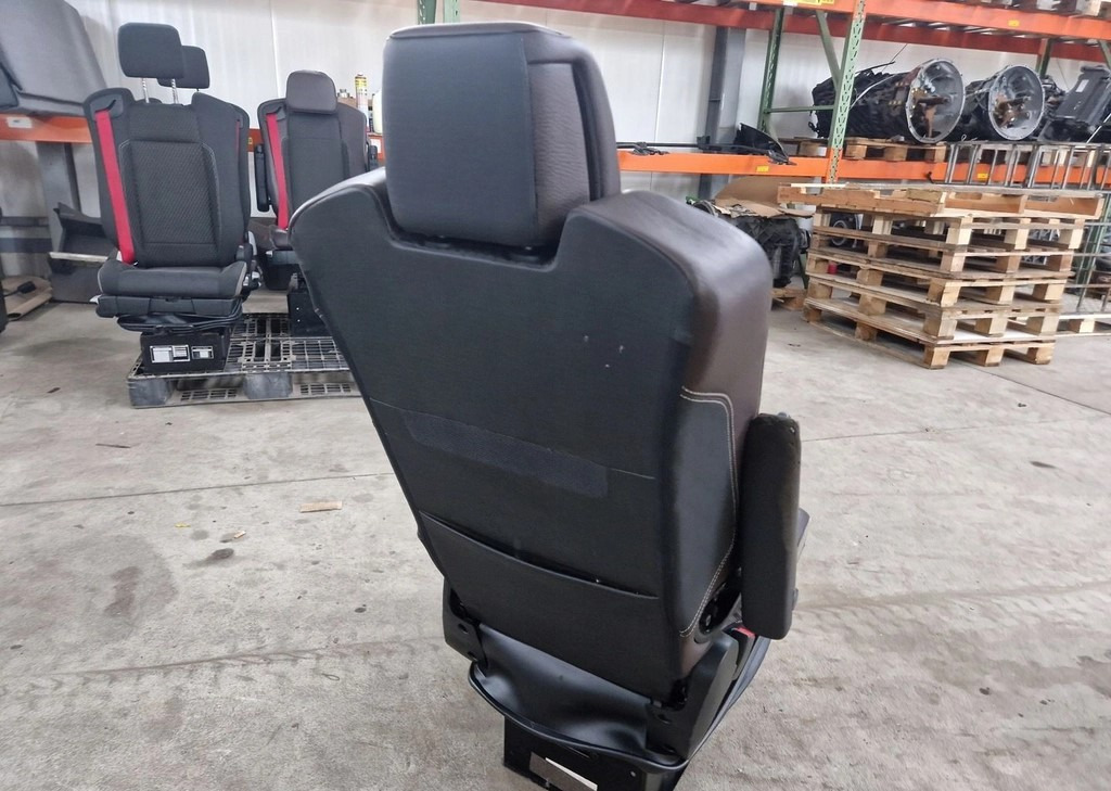 FOTEL KIEROWCY SKÓRA RENAULT GAMA T C K - Tempat duduk: gambar 3 FOTEL KIEROWCY SKÓRA RENAULT GAMA T C K - Tempat duduk: gambar 3