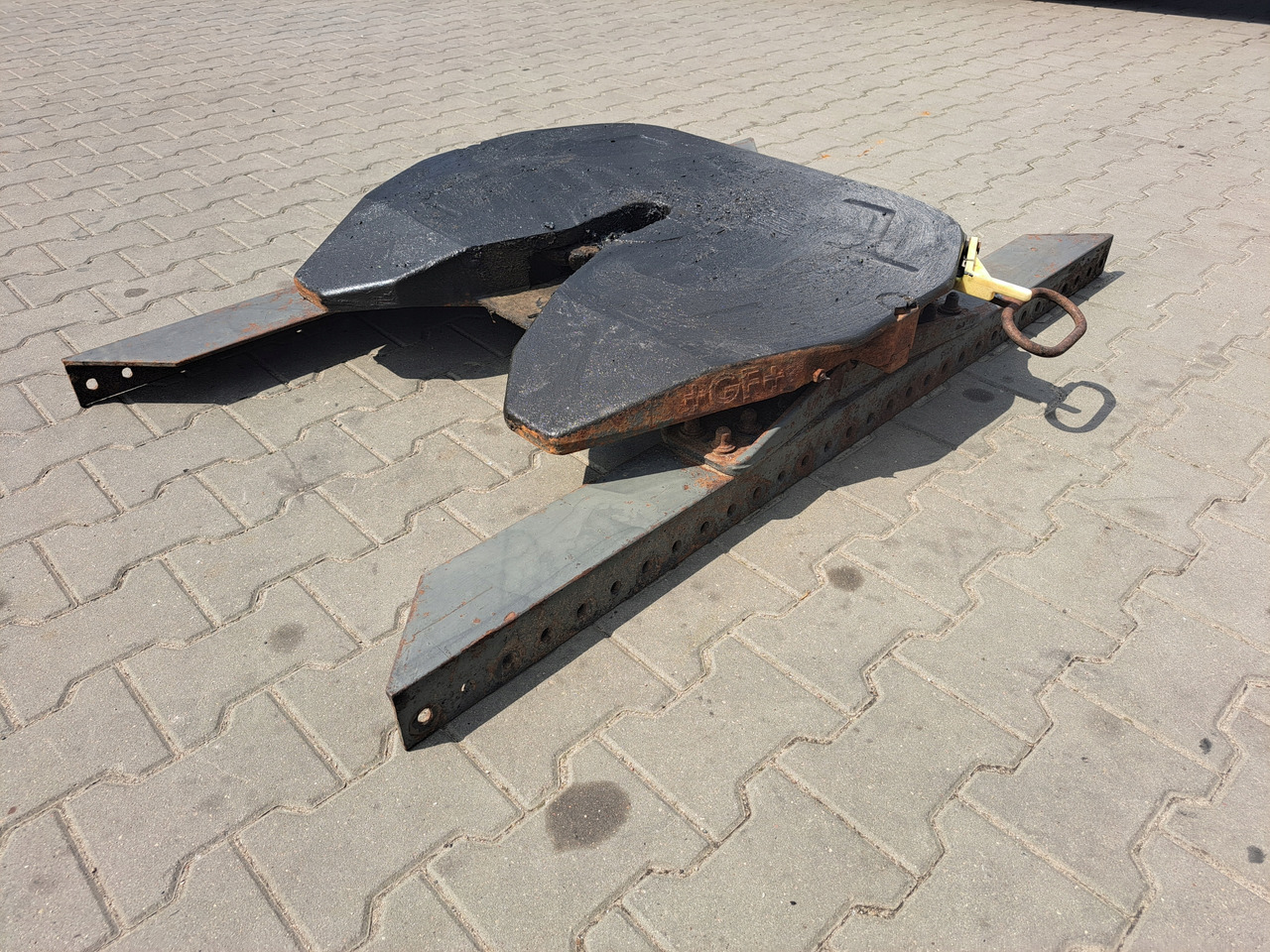 Georg Fischer GF SIODŁO GF+ FSK200 140 MM WSPORNIK VOLVO FH FM 9 12 13 - Kopling roda kelima untuk Truk: gambar 1 Georg Fischer GF SIODŁO GF+ FSK200 140 MM WSPORNIK VOLVO FH FM 9 12 13 - Kopling roda kelima untuk Truk: gambar 1