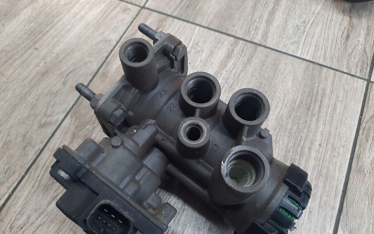 Knorr-Bremse Renault T RANGE GAMA - Katup rem untuk Truk: gambar 1 Knorr-Bremse Renault T RANGE GAMA - Katup rem untuk Truk: gambar 1