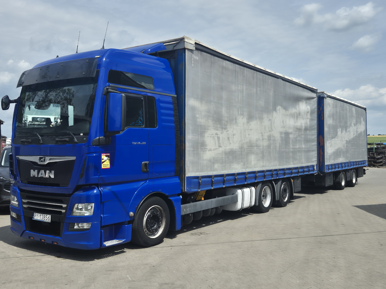 MAN tgx 24,500 - Truk dengan terpal samping: gambar 2 MAN tgx 24,500 - Truk dengan terpal samping: gambar 2