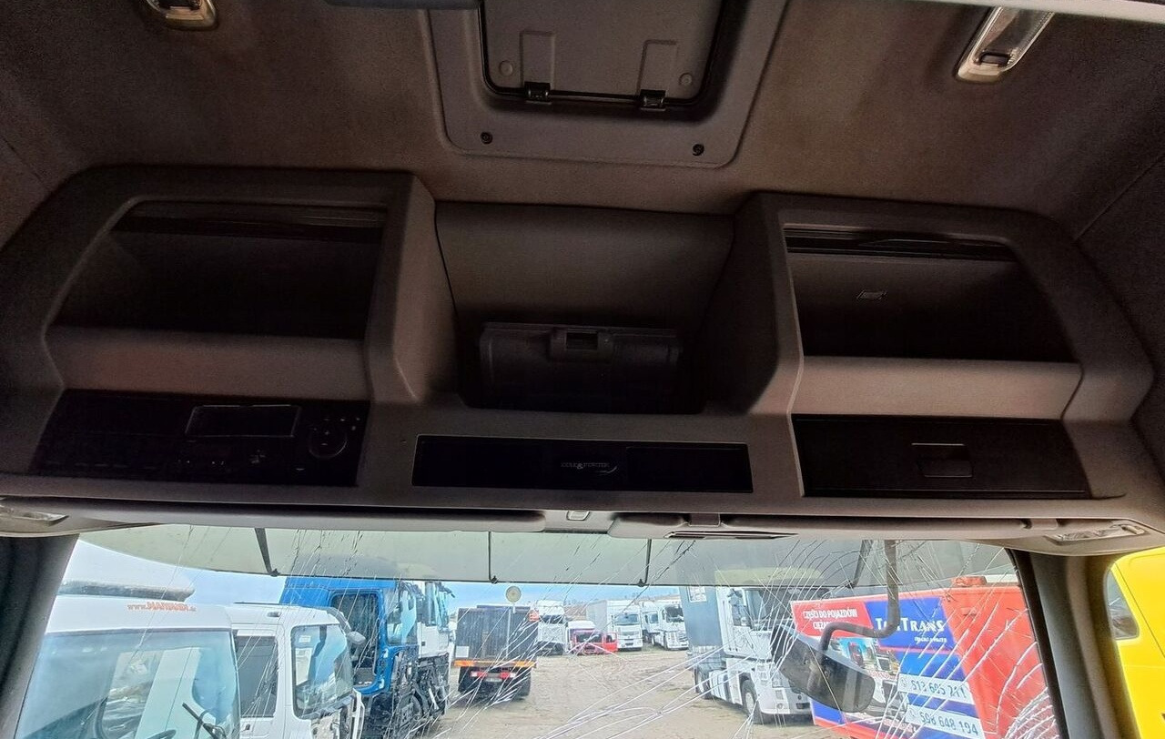 PÓŁKA KONSOLA GÓRNA SCHOWEK VOLVO FM FH 13 LIFT GLOBETROTTER - Dasbor untuk Truk: gambar 2 PÓŁKA KONSOLA GÓRNA SCHOWEK VOLVO FM FH 13 LIFT GLOBETROTTER - Dasbor untuk Truk: gambar 2
