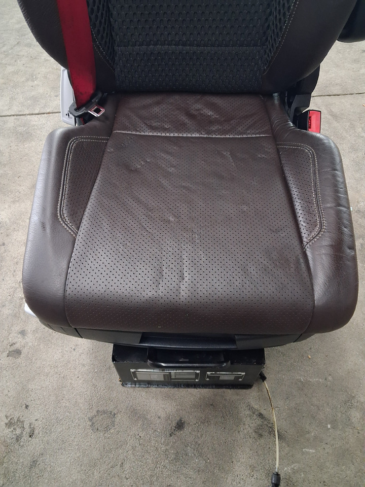 RENAULT FOTEL PRAWY SIEDZENIE PASAŻERA SKÓRA PNEUMATYCZNY RENAULT RANGE GAMA T C K - Tempat duduk untuk Truk: gambar 4 RENAULT FOTEL PRAWY SIEDZENIE PASAŻERA SKÓRA PNEUMATYCZNY RENAULT RANGE GAMA T C K - Tempat duduk untuk Truk: gambar 4