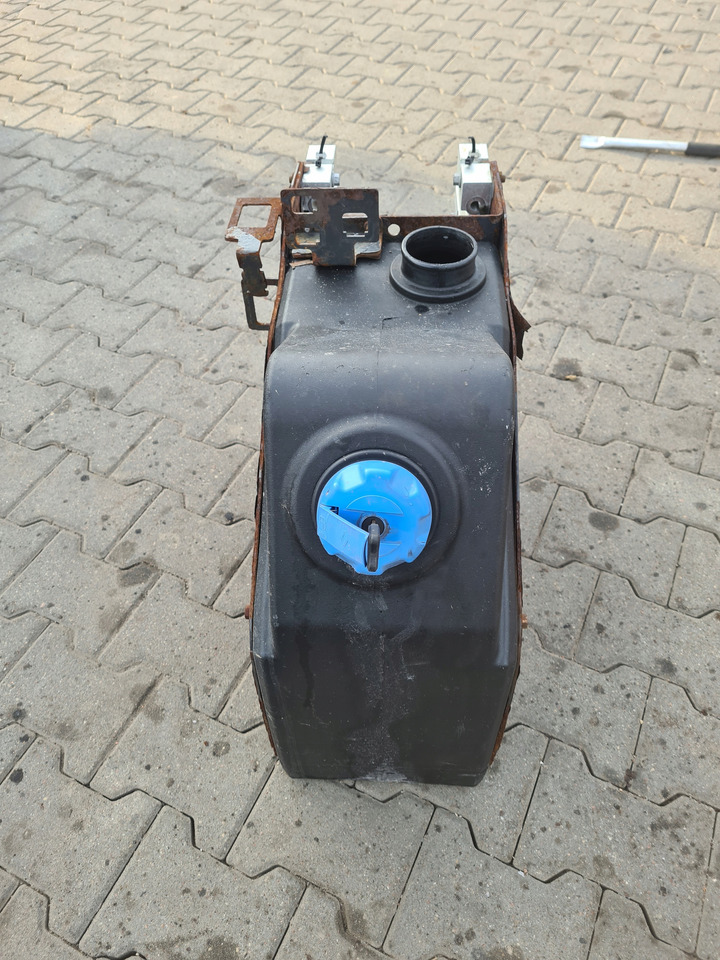 RENAULT ZBIORNIK ADBLUE Z MOCOWANIAMI RENAULT GAMA D VOLVO FL EURO 6 - Tangki adBlue untuk Truk: gambar 2 RENAULT ZBIORNIK ADBLUE Z MOCOWANIAMI RENAULT GAMA D VOLVO FL EURO 6 - Tangki adBlue untuk Truk: gambar 2