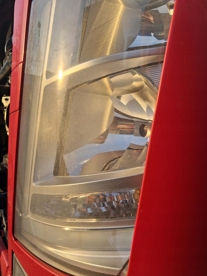 VOLVO REFLEKTOR LAMPA OKULAR LEWY KOMPLETNY VOLVO FM 4 - Lampu depan untuk Truk: gambar 4 VOLVO REFLEKTOR LAMPA OKULAR LEWY KOMPLETNY VOLVO FM 4 - Lampu depan untuk Truk: gambar 4