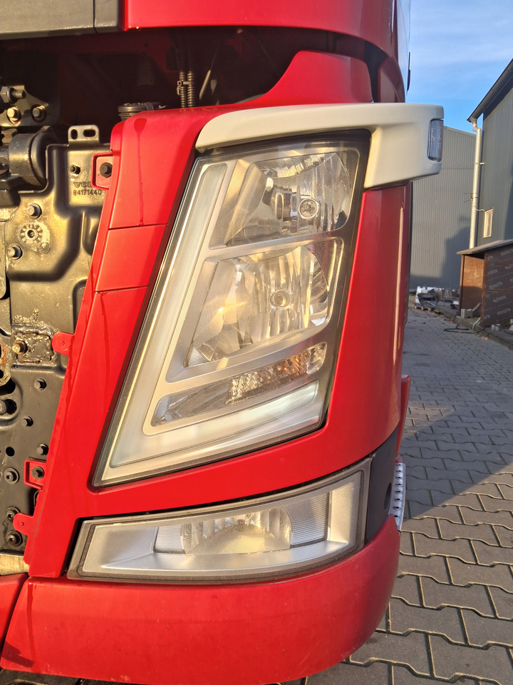 VOLVO REFLEKTOR LAMPA OKULAR LEWY KOMPLETNY VOLVO FM 4 - Lampu depan untuk Truk: gambar 1 VOLVO REFLEKTOR LAMPA OKULAR LEWY KOMPLETNY VOLVO FM 4 - Lampu depan untuk Truk: gambar 1