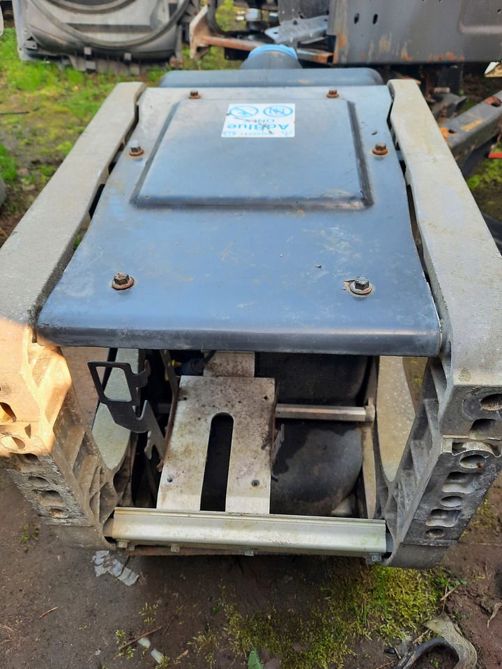 VOLVO ZBIORNIK ADBLUE RENAULT GAMA T VOLVO FH 4 LOW DECK - Tangki adBlue untuk Truk: gambar 4 VOLVO ZBIORNIK ADBLUE RENAULT GAMA T VOLVO FH 4 LOW DECK - Tangki adBlue untuk Truk: gambar 4