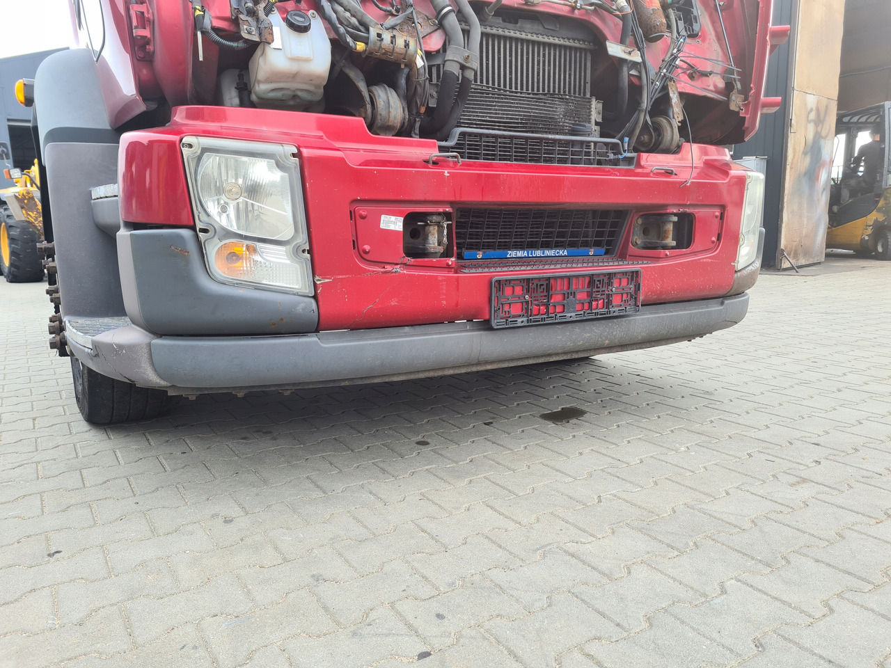 VOLVO ZDERZAK KOMPLETNY Z LAMPAMI BELKA STOPNIE VOLVO FL 22.5 EURO 5 - Bumper untuk Truk: gambar 2 VOLVO ZDERZAK KOMPLETNY Z LAMPAMI BELKA STOPNIE VOLVO FL 22.5 EURO 5 - Bumper untuk Truk: gambar 2