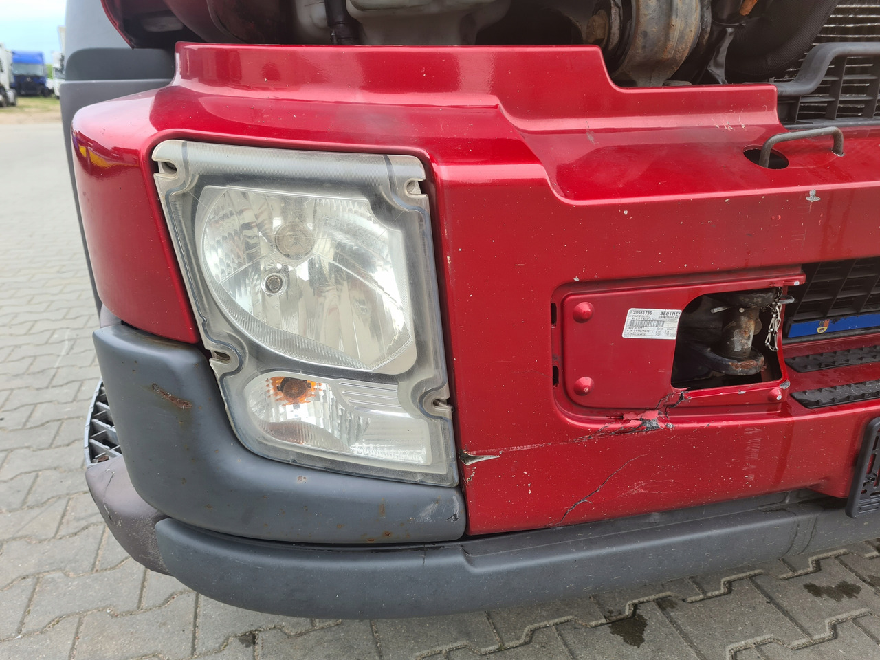 VOLVO ZDERZAK KOMPLETNY Z LAMPAMI BELKA STOPNIE VOLVO FL 22.5 EURO 5 - Bumper untuk Truk: gambar 3 VOLVO ZDERZAK KOMPLETNY Z LAMPAMI BELKA STOPNIE VOLVO FL 22.5 EURO 5 - Bumper untuk Truk: gambar 3