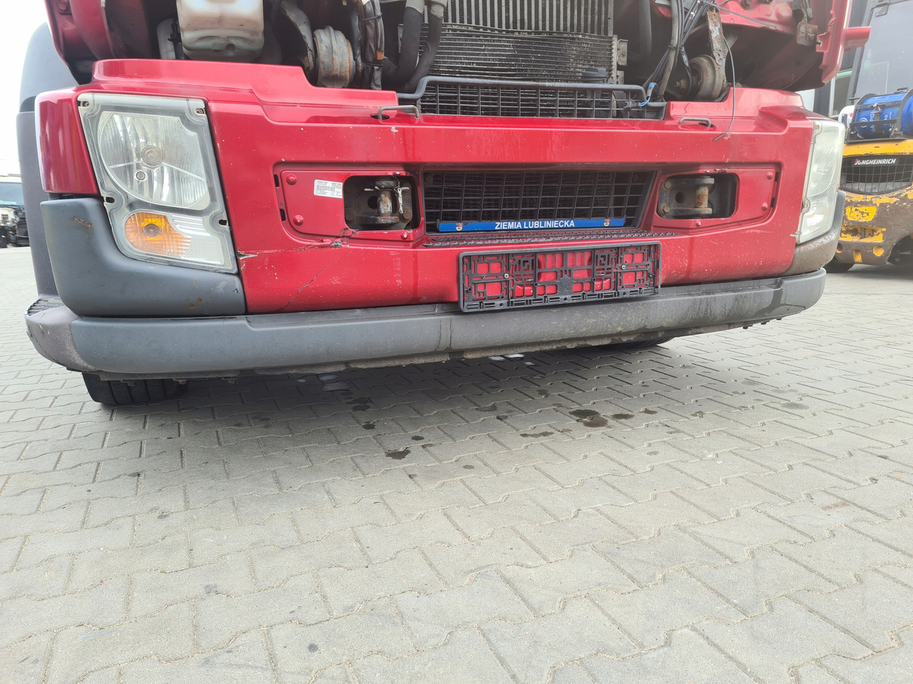 VOLVO ZDERZAK KOMPLETNY Z LAMPAMI BELKA STOPNIE VOLVO FL 22.5 EURO 5 - Bumper untuk Truk: gambar 1 VOLVO ZDERZAK KOMPLETNY Z LAMPAMI BELKA STOPNIE VOLVO FL 22.5 EURO 5 - Bumper untuk Truk: gambar 1