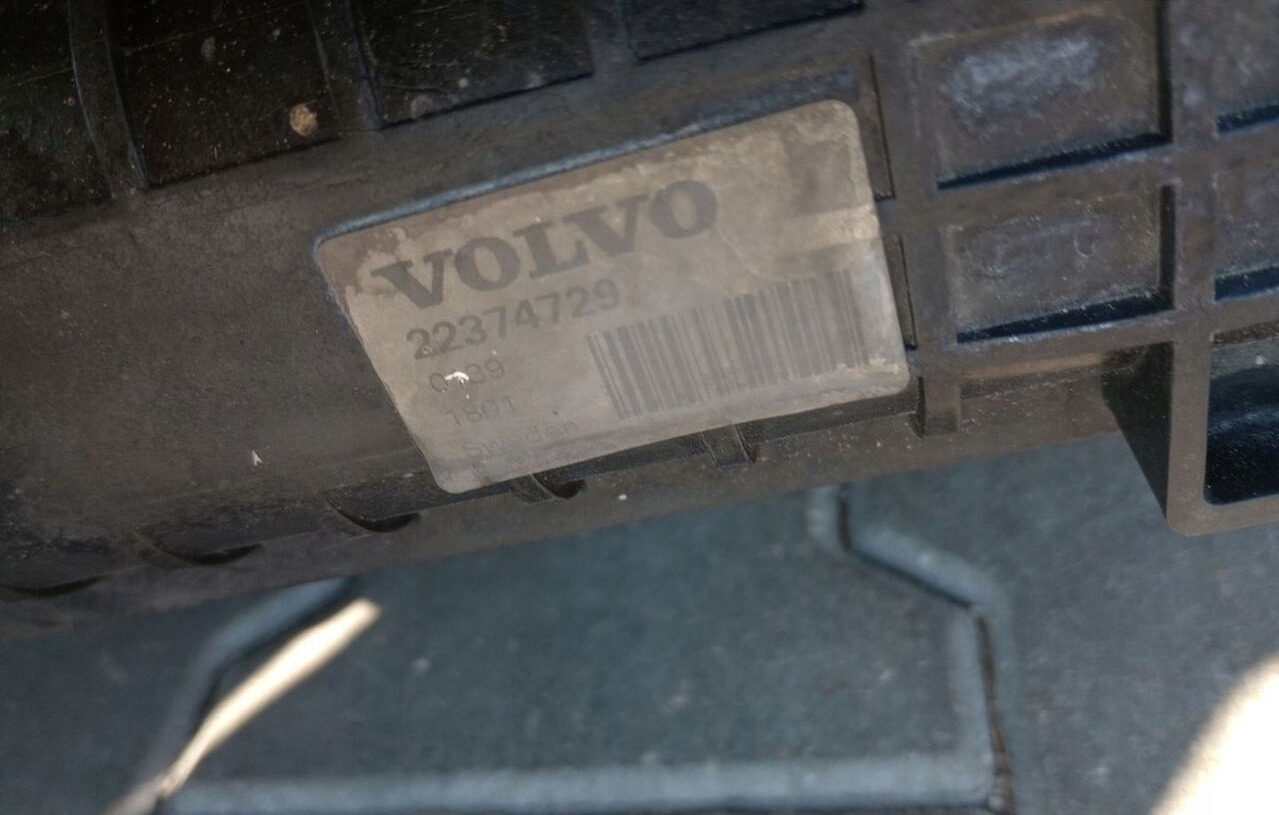 Volvo CHŁODNICA WODY CIECZY VOLVO FH 4 RENAULT GAMA T - Radiator untuk Truk: gambar 1 Volvo CHŁODNICA WODY CIECZY VOLVO FH 4 RENAULT GAMA T - Radiator untuk Truk: gambar 1