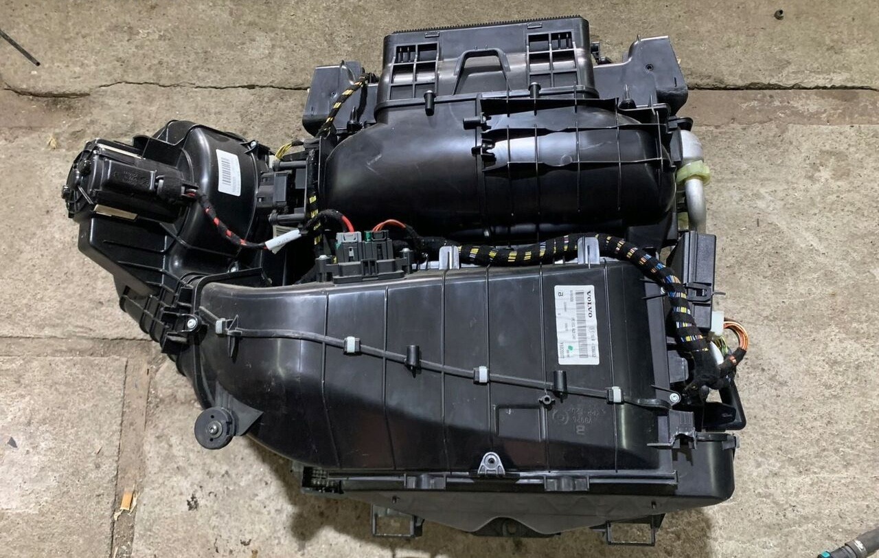 Volvo NAGRZEWNICA KOMPLETNA VOLVO FH 4 - Pemanasan/ Ventilasi untuk Truk: gambar 1 Volvo NAGRZEWNICA KOMPLETNA VOLVO FH 4 - Pemanasan/ Ventilasi untuk Truk: gambar 1