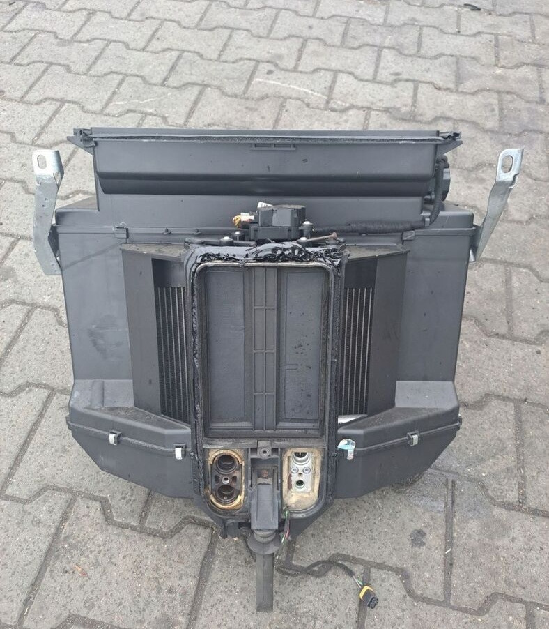 Volvo NAGRZEWNICA KOMPLETNA VOLVO FH FM 9 13 LIFT - Pemanasan/ Ventilasi untuk Truk: gambar 1 Volvo NAGRZEWNICA KOMPLETNA VOLVO FH FM 9 13 LIFT - Pemanasan/ Ventilasi untuk Truk: gambar 1