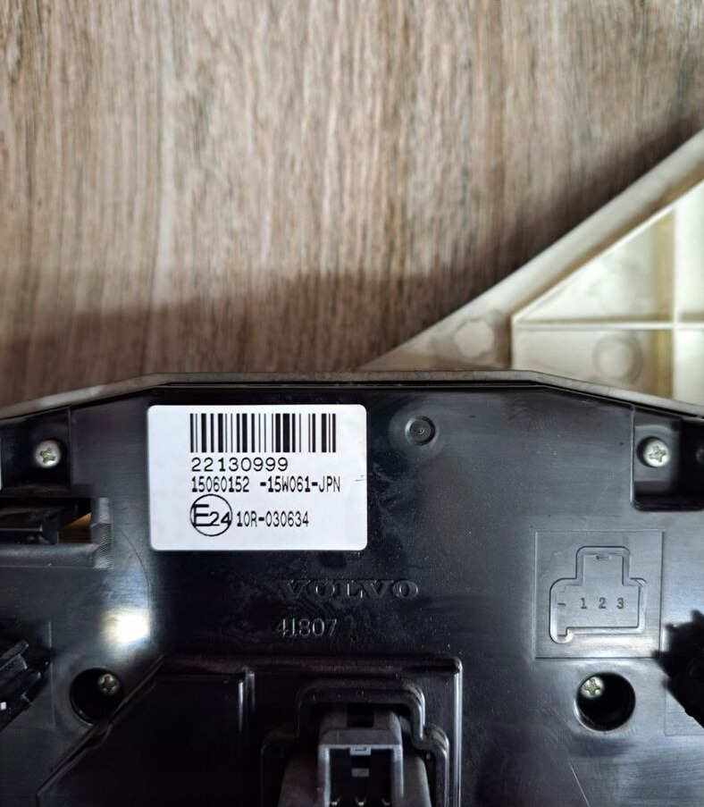 Volvo PANEL NAWIEWU OGRZEWANIA KLIMATYZACJI VOLVO FH 4 22130999 - Dasbor untuk Truk: gambar 1 Volvo PANEL NAWIEWU OGRZEWANIA KLIMATYZACJI VOLVO FH 4 22130999 - Dasbor untuk Truk: gambar 1