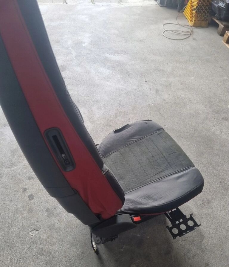 Volvo PNEUMATYCZNY Volvo FH 4 FM 4 AUTOMAT - Tempat duduk untuk Truk: gambar 2 Volvo PNEUMATYCZNY Volvo FH 4 FM 4 AUTOMAT - Tempat duduk untuk Truk: gambar 2