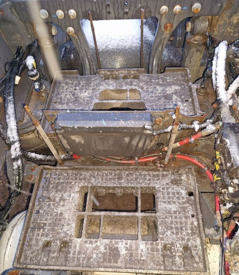 Volvo SKRZYNKA AKUMULATORÓW VOLVO FH 13 FH 4 FMX RENAULT GAMA T RAN - Baterai untuk Truk: gambar 1 Volvo SKRZYNKA AKUMULATORÓW VOLVO FH 13 FH 4 FMX RENAULT GAMA T RAN - Baterai untuk Truk: gambar 1