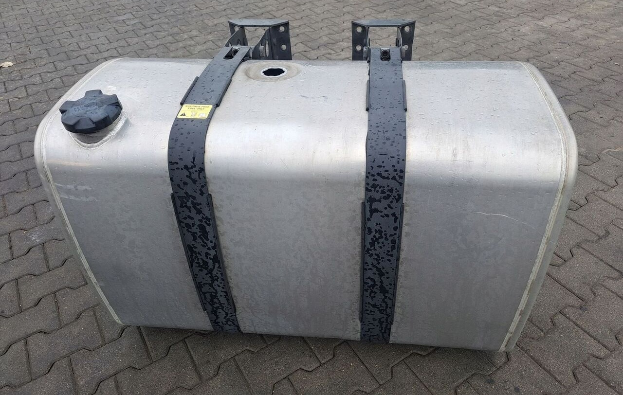 Volvo ZBIORNIK PALIWA VOLVO FH 4 FM 4 RENAULT GAMA T 110x70x70 21516448 - Tangki bahan bakar untuk Truk: gambar 1 Volvo ZBIORNIK PALIWA VOLVO FH 4 FM 4 RENAULT GAMA T 110x70x70 21516448 - Tangki bahan bakar untuk Truk: gambar 1