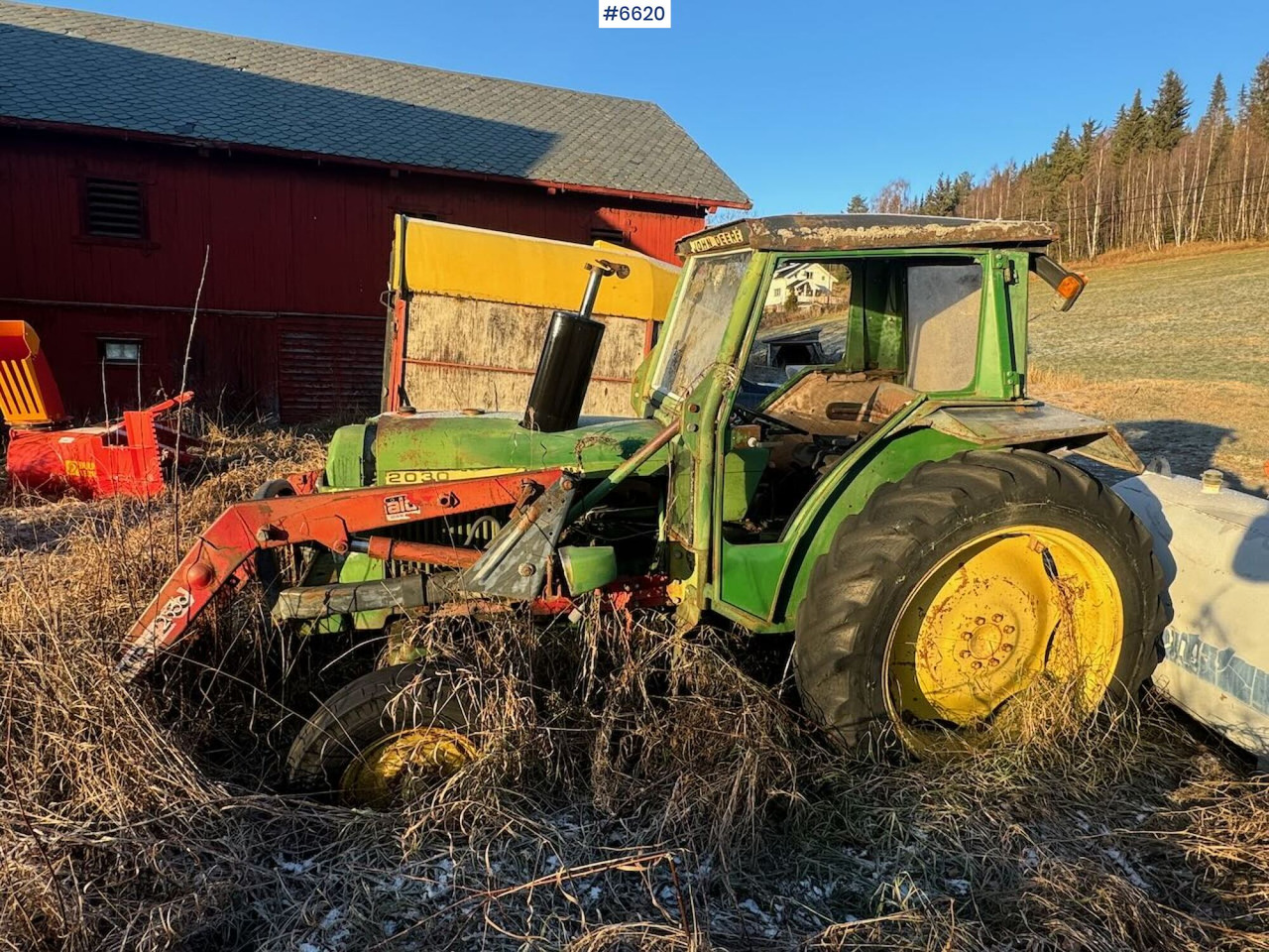 1977 John Deere 2030 w/ front loader. Repair object. - Traktor: gambar 1 1977 John Deere 2030 w/ front loader. Repair object. - Traktor: gambar 1