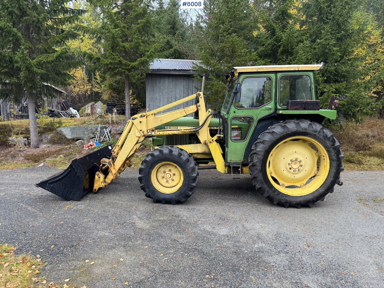 1977 John Deere 2030 w/ front loader, bucket and chains. - Traktor: gambar 1 1977 John Deere 2030 w/ front loader, bucket and chains. - Traktor: gambar 1