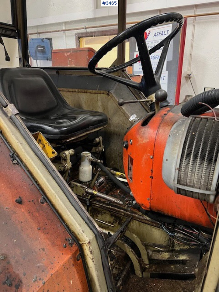 Traktor 1978 Zetor 6718 w/ Front loader and bucket.: gambar 6