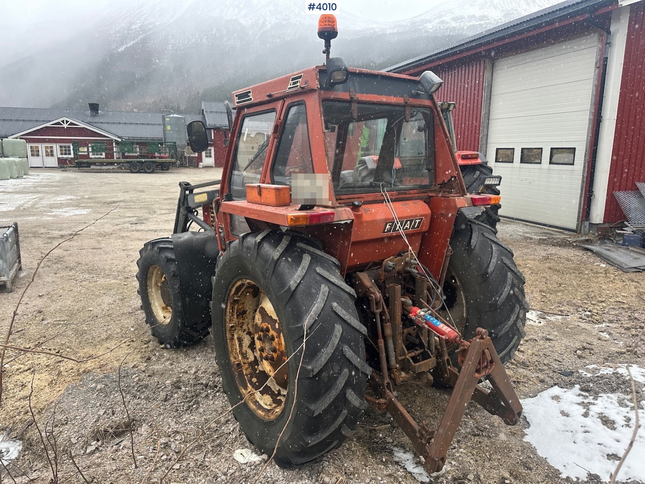 1982 Fiat 780 DT w/ front loader, snow shovel, chains, top link, triangle and extra set of twin wheels. - Traktor: gambar 5 1982 Fiat 780 DT w/ front loader, snow shovel, chains, top link, triangle and extra set of twin wheels. - Traktor: gambar 5