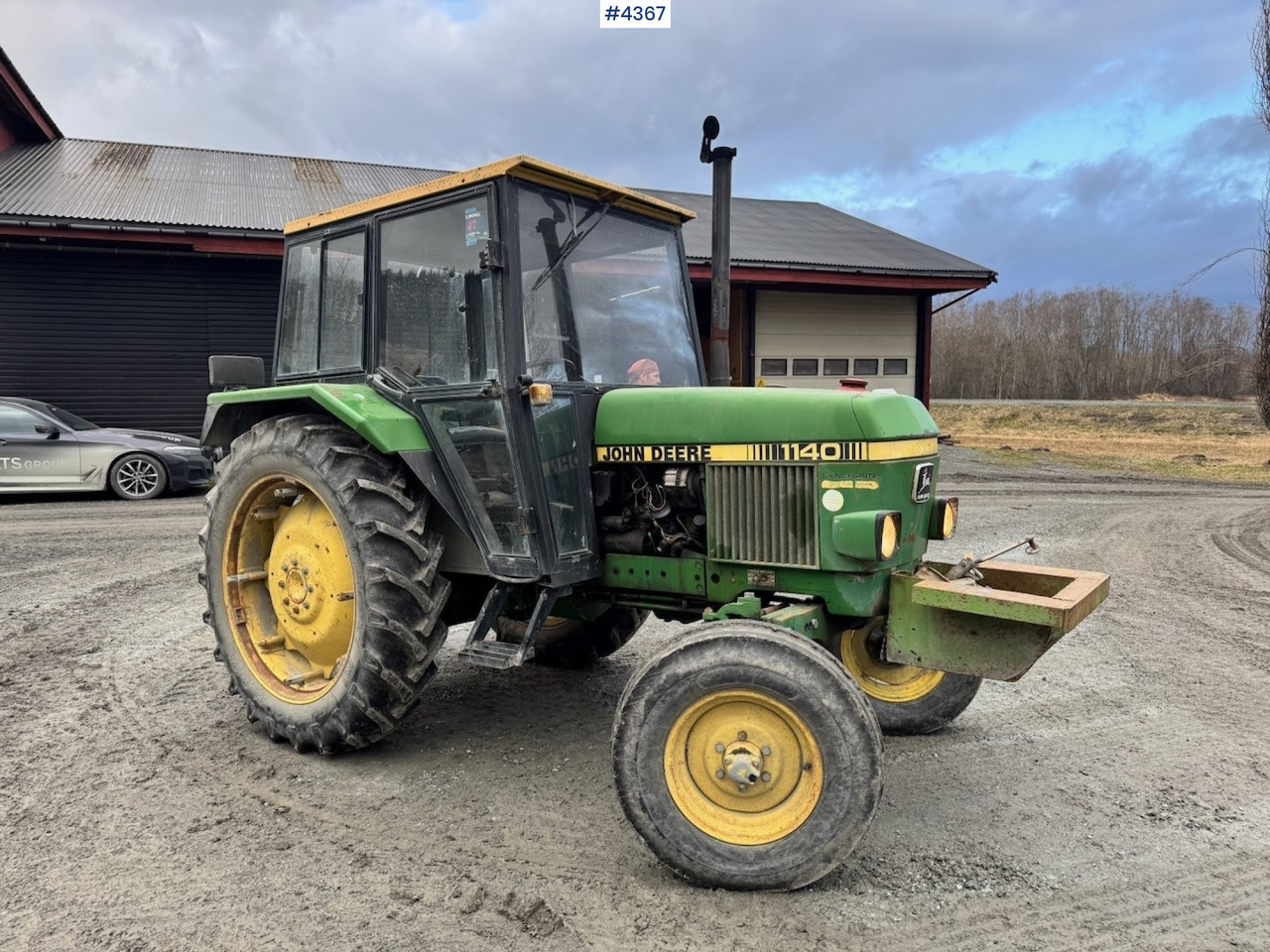 Traktor 1982 John Deere 1140 4x2 Tractor w/ Twin Wheels and Chains.: gambar 1