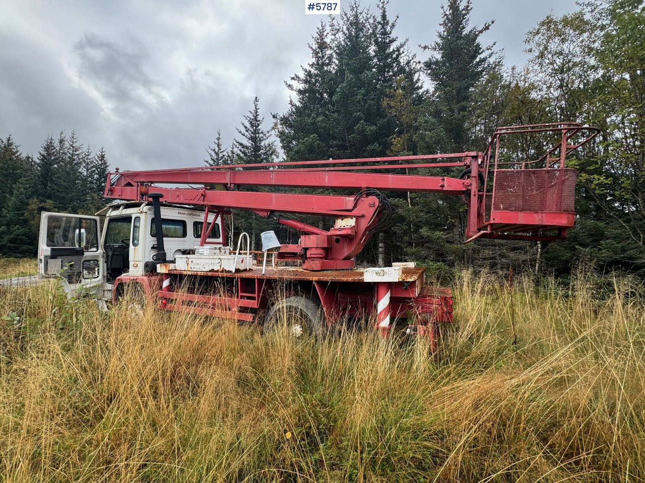 1986 Volvo FL614 with Lift. SEE VIDEO! - Platform udara yang dipasang di truk: gambar 4 1986 Volvo FL614 with Lift. SEE VIDEO! - Platform udara yang dipasang di truk: gambar 4