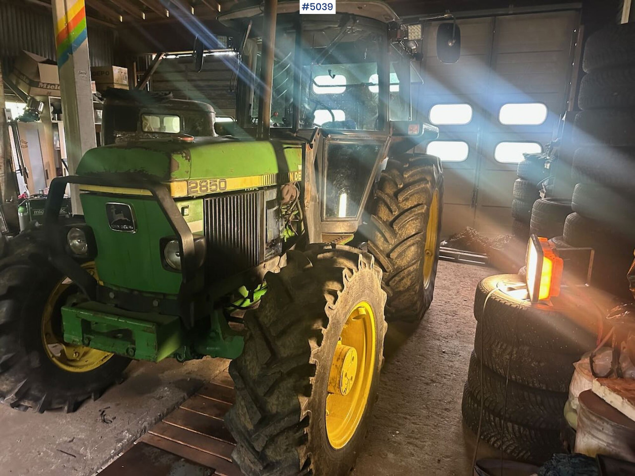 1987 John Deere 2850 Synchron w/ front loader - Traktor: gambar 4 1987 John Deere 2850 Synchron w/ front loader - Traktor: gambar 4