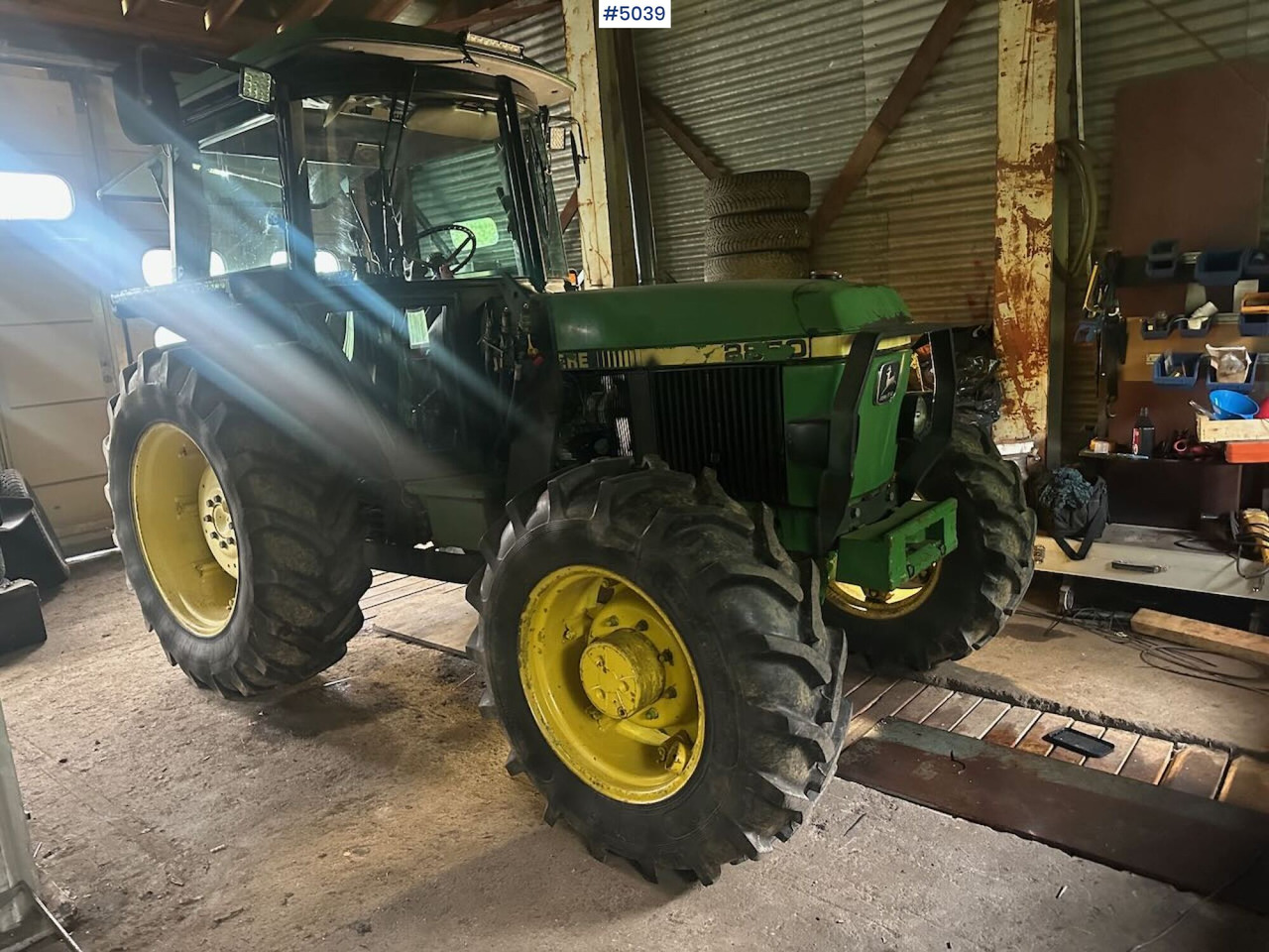 1987 John Deere 2850 Synchron w/ front loader - Traktor: gambar 1 1987 John Deere 2850 Synchron w/ front loader - Traktor: gambar 1