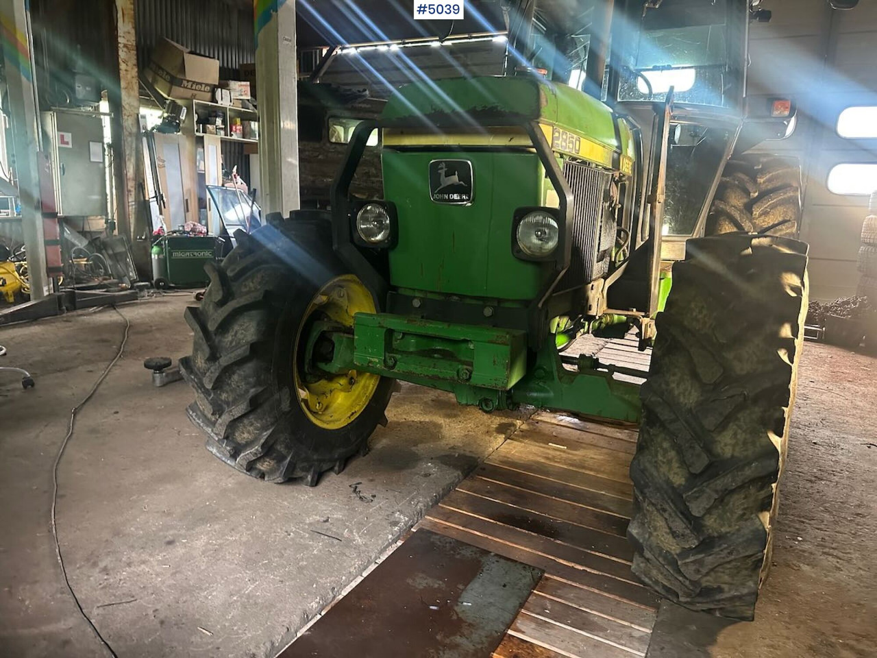 1987 John Deere 2850 Synchron w/ front loader - Traktor: gambar 2 1987 John Deere 2850 Synchron w/ front loader - Traktor: gambar 2