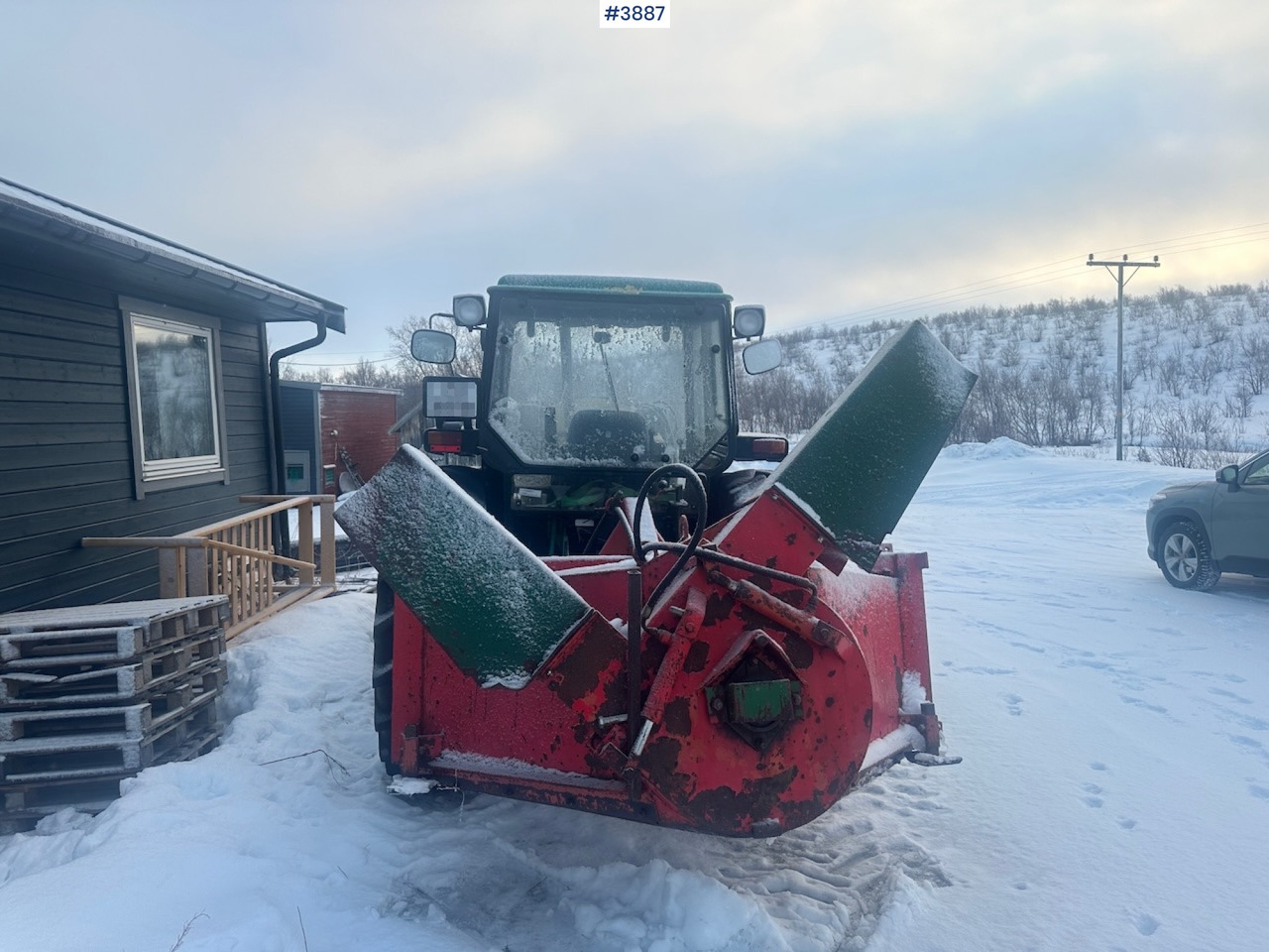 1987 John Deere Power Synchron 2450 4x4 w/ Quicke 4300 front loader, snow blower and gravel bucket. WATCH VIDEO. - Traktor: gambar 4 1987 John Deere Power Synchron 2450 4x4 w/ Quicke 4300 front loader, snow blower and gravel bucket. WATCH VIDEO. - Traktor: gambar 4