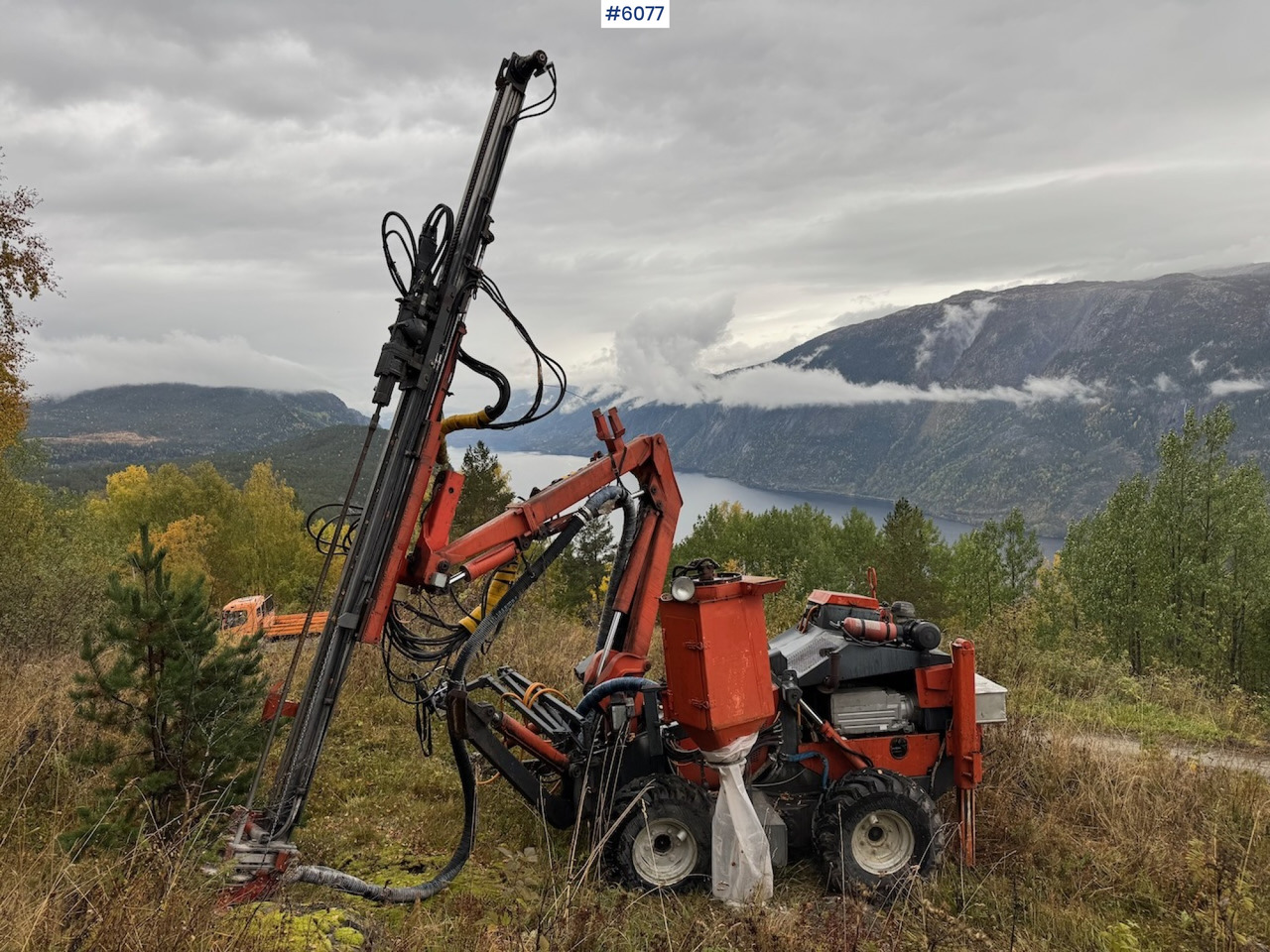 1997 Tamrock Commando 300 - Anjungan pengeboran: gambar 1 1997 Tamrock Commando 300 - Anjungan pengeboran: gambar 1