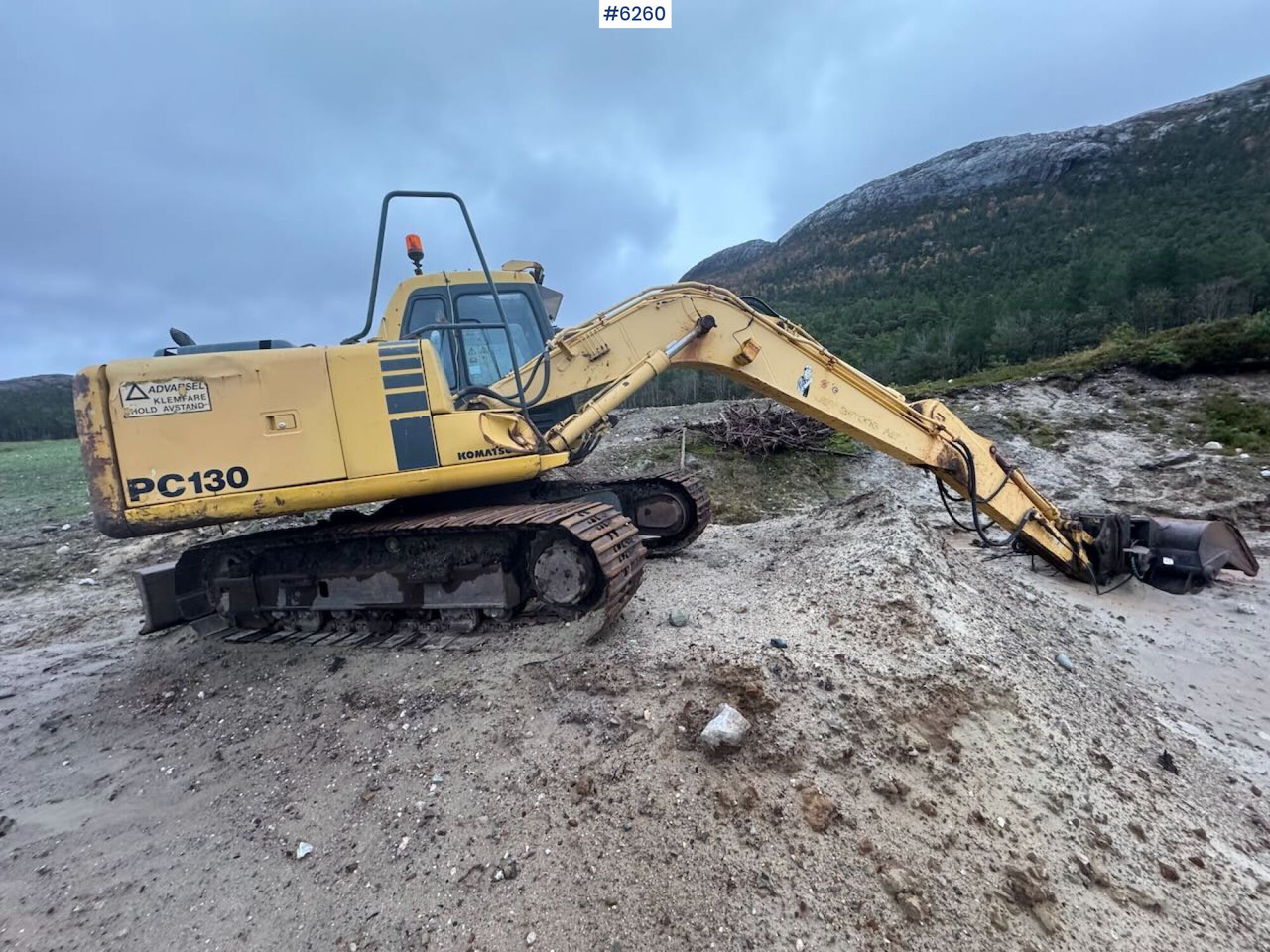 1998 Komatsu PC130-6K with Grading Bucket and Digging Bucket! - Ekskavator: gambar 3 1998 Komatsu PC130-6K with Grading Bucket and Digging Bucket! - Ekskavator: gambar 3