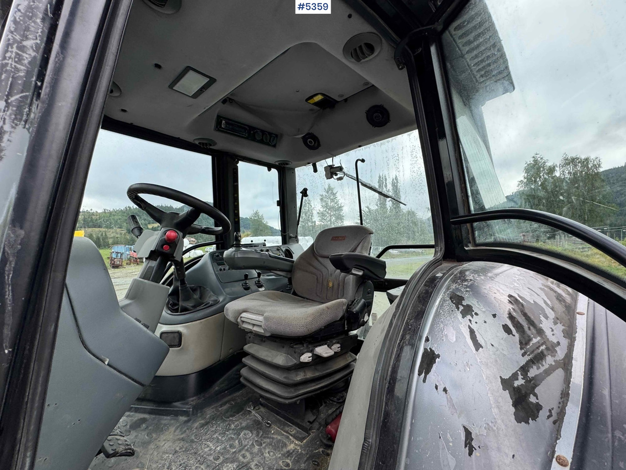 2004 Valtra M120-4 w/ loader and bucket - Traktor: gambar 5 2004 Valtra M120-4 w/ loader and bucket - Traktor: gambar 5