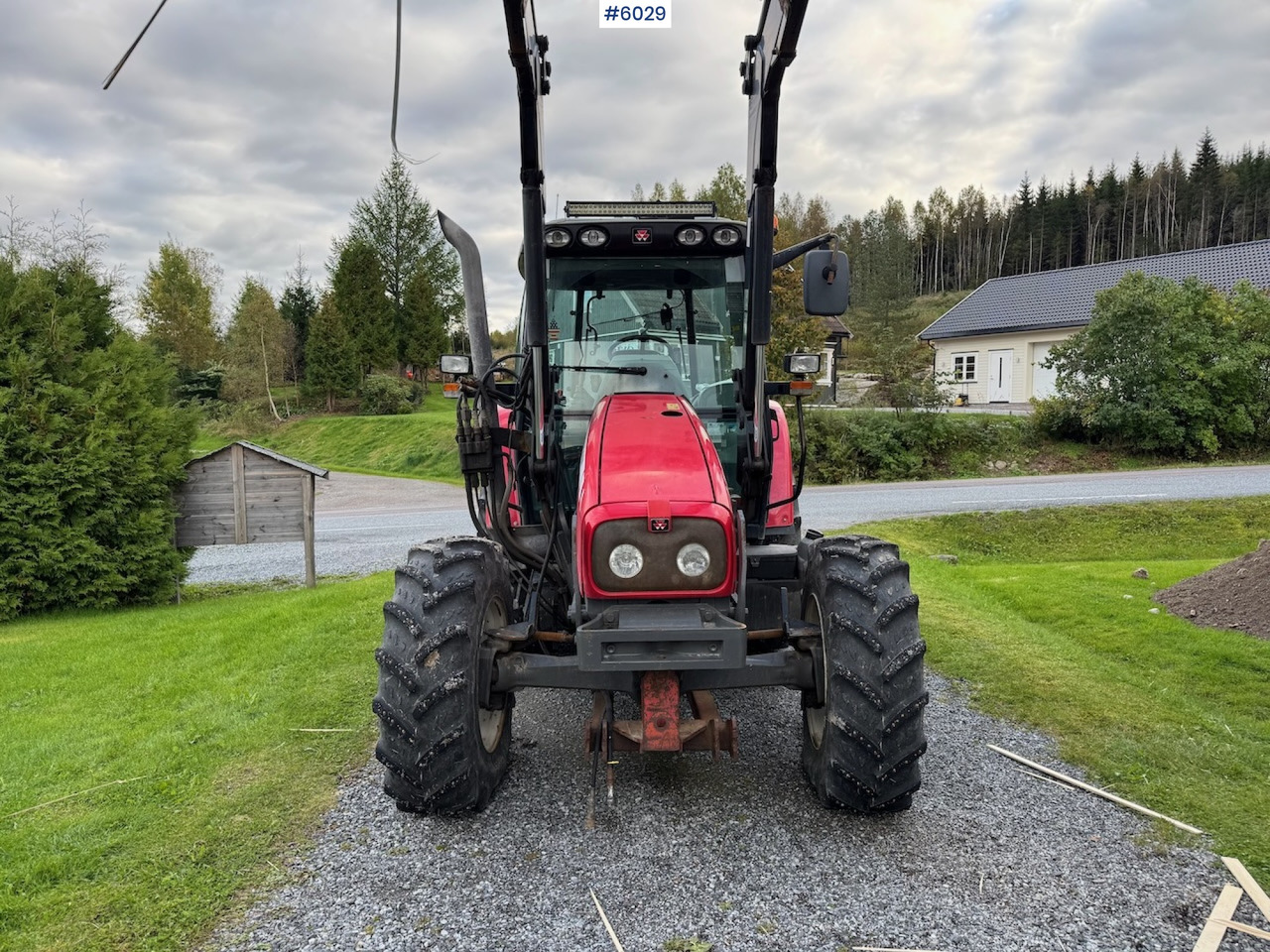 2010 Massey Ferguson 5445 with Front Loader - Traktor: gambar 4 2010 Massey Ferguson 5445 with Front Loader - Traktor: gambar 4