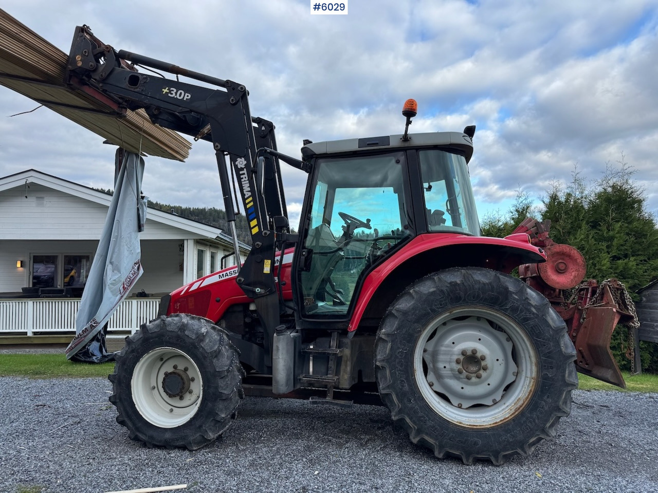 2010 Massey Ferguson 5445 with Front Loader - Traktor: gambar 1 2010 Massey Ferguson 5445 with Front Loader - Traktor: gambar 1