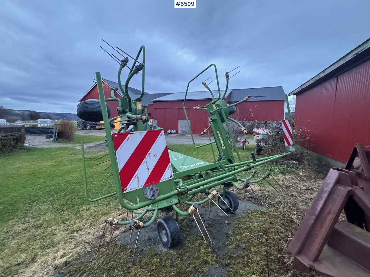 2011 Krone KW 5.52 tedder - Peralatan untuk pembuatan jerami: gambar 4 2011 Krone KW 5.52 tedder - Peralatan untuk pembuatan jerami: gambar 4