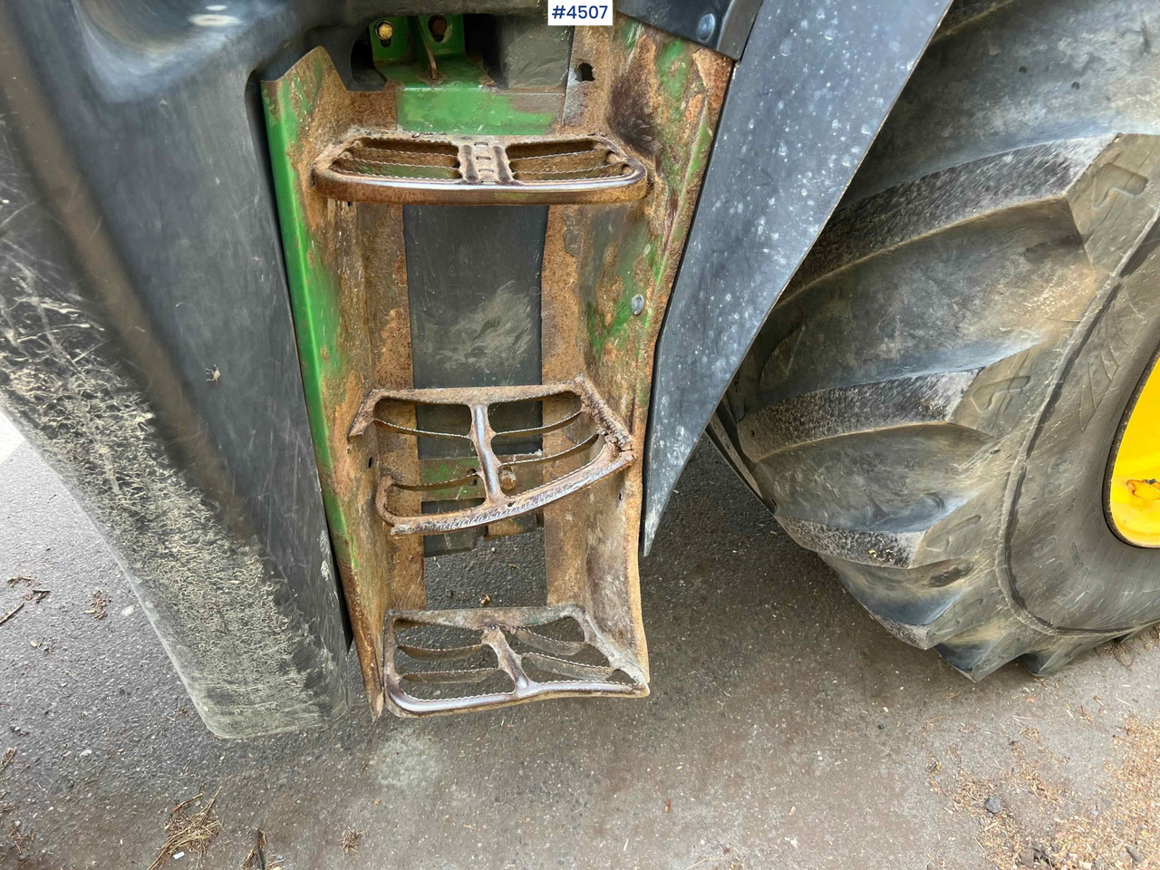 Traktor 2012 John Deere 6140R w/ front loader: gambar 23