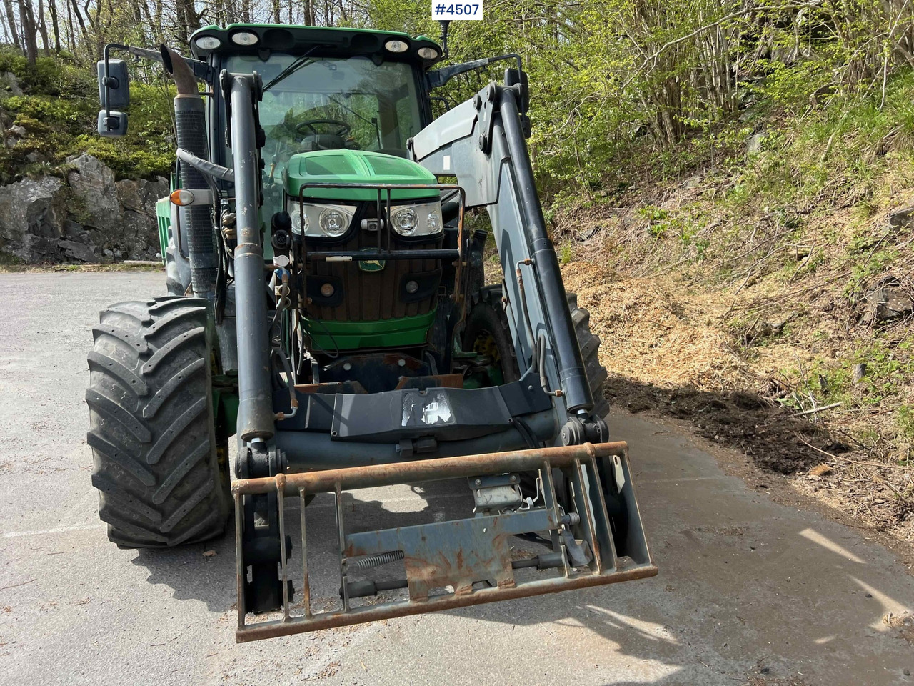 Traktor 2012 John Deere 6140R w/ front loader: gambar 9