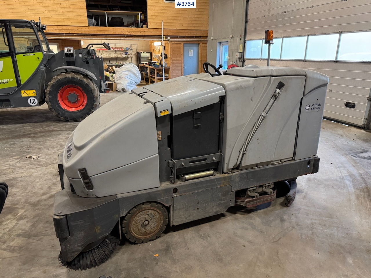 2012 Nilfisk CR 1200 broom and sweeper - Penyapu industri: gambar 1 2012 Nilfisk CR 1200 broom and sweeper - Penyapu industri: gambar 1